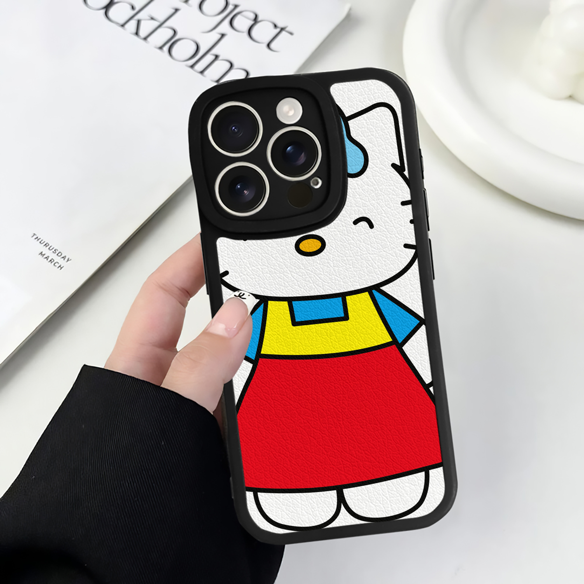 （画像用） Hello Kitty ハローキティ 【iPhone 16シリーズ対応】シリコンスマホケース（レザー調） 材質：シリコン